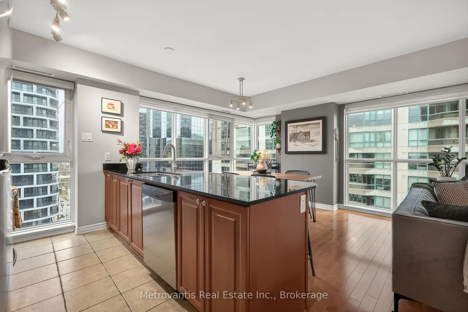 Additional image 7 of 445 Laurier Avenue West Avenue 1804