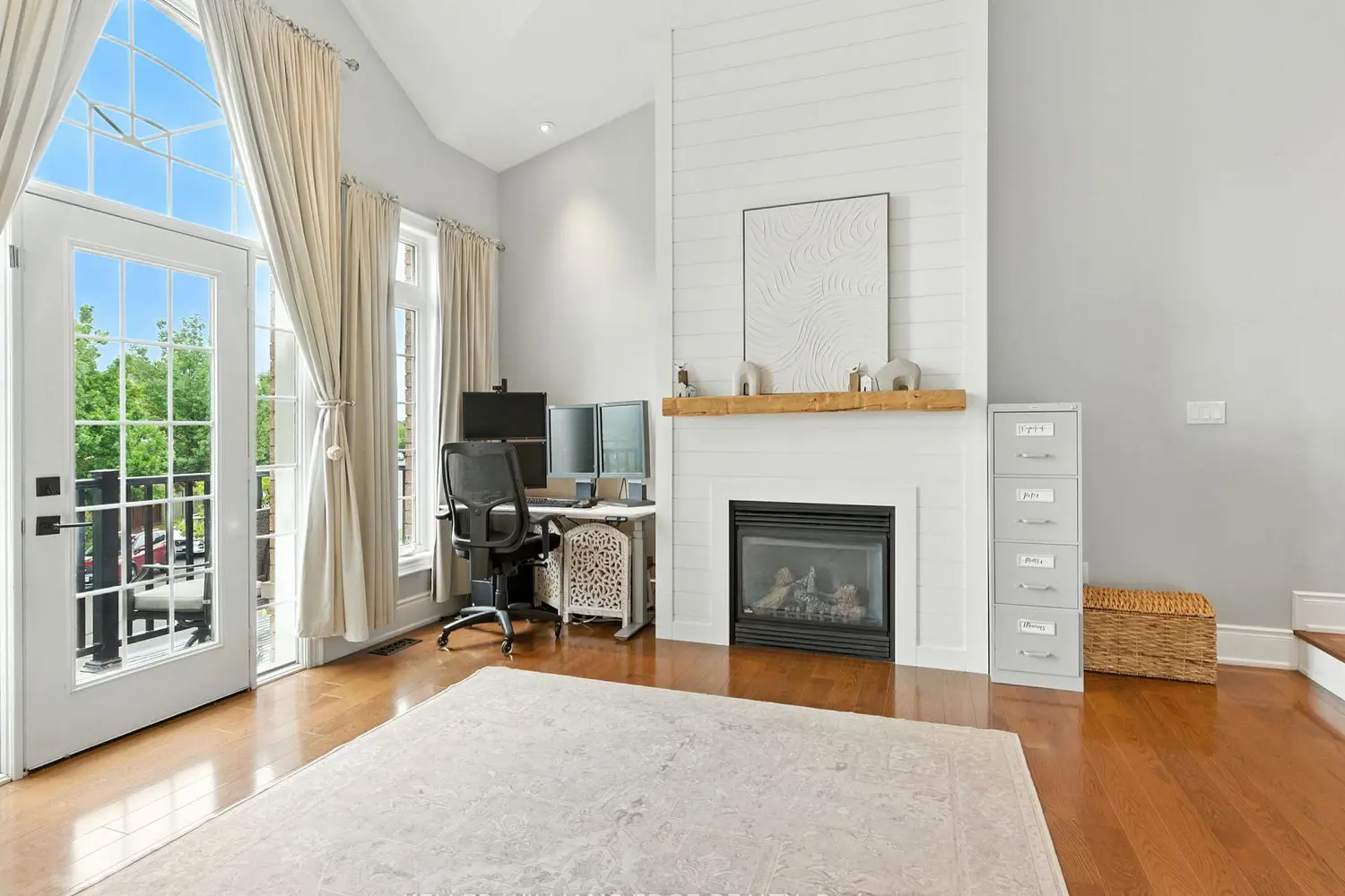 200 Giddings Crescent photo 4