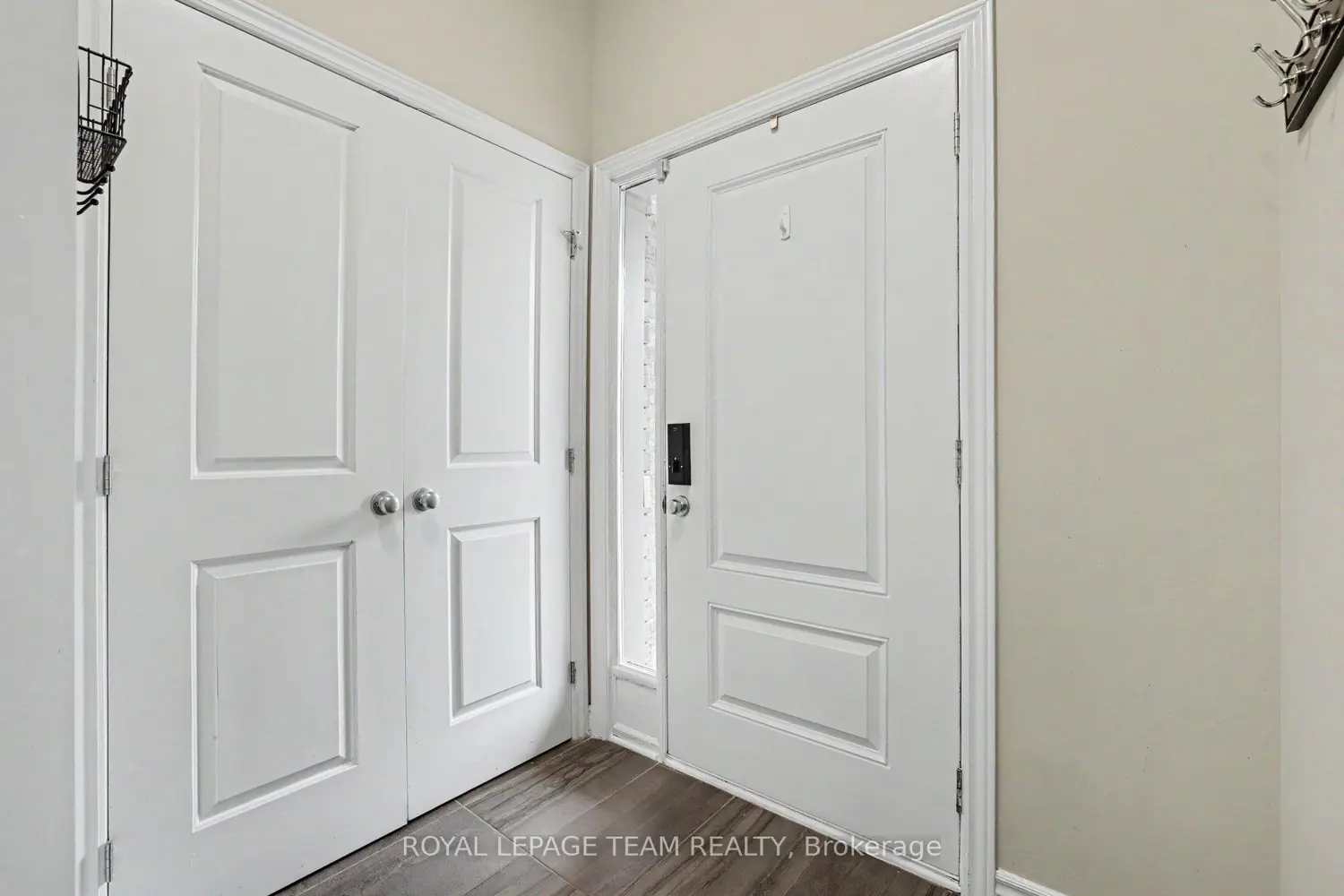 293 Fergus Crescent