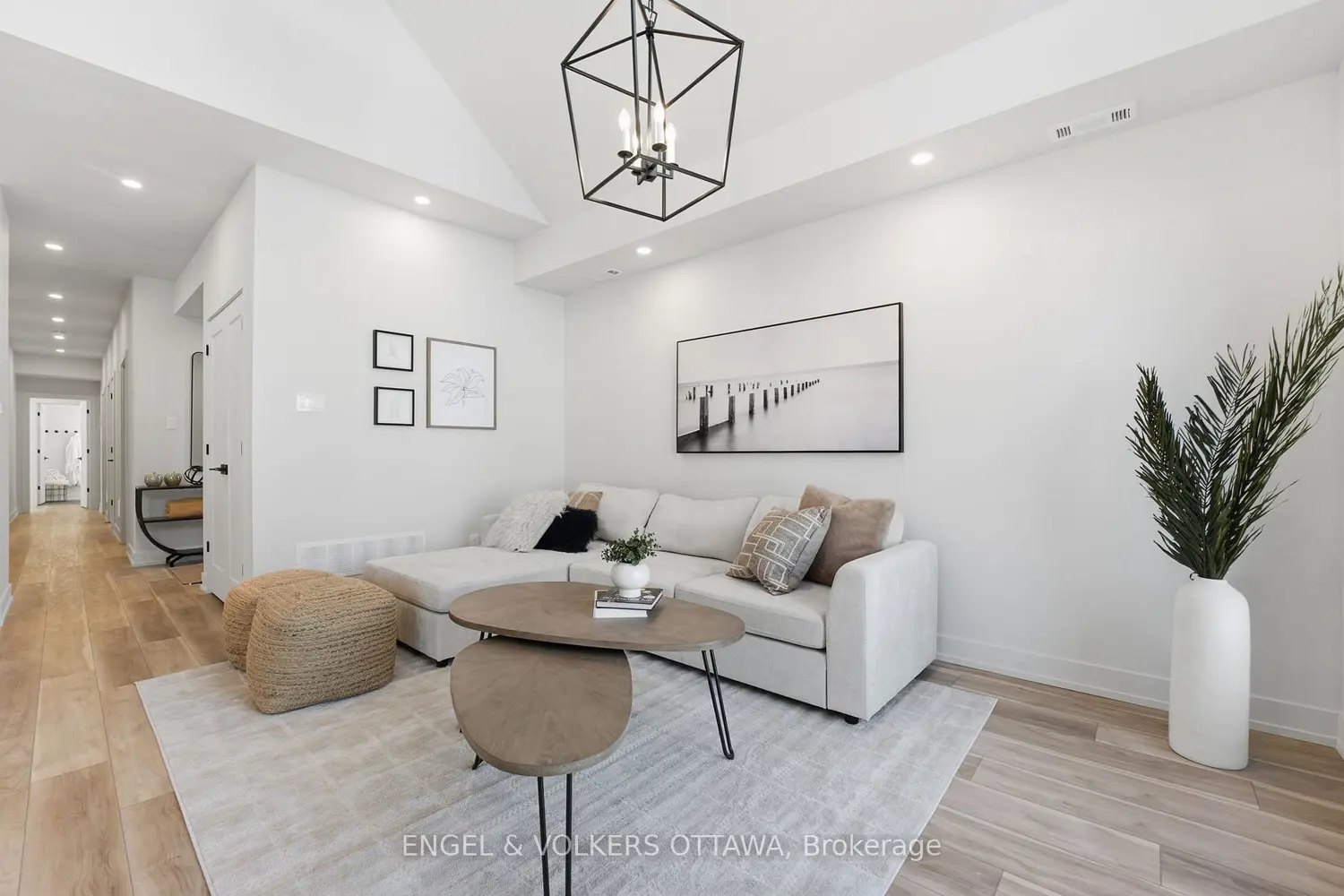 557 Bayview Drive photo 3