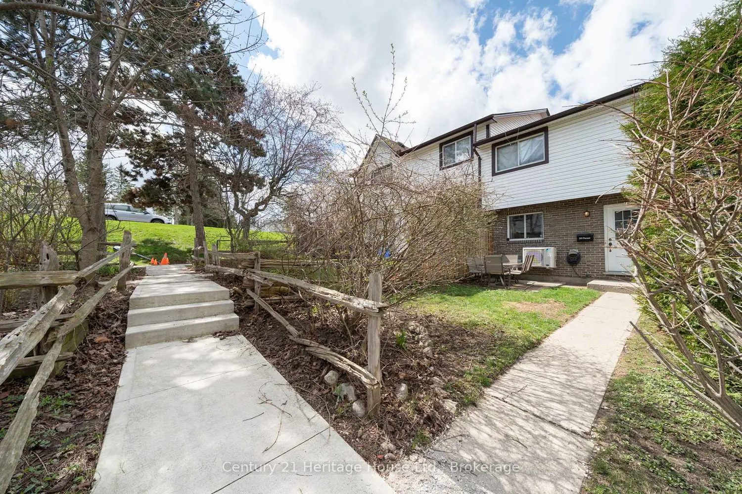 391 Pioneer Drive 4 photo 2