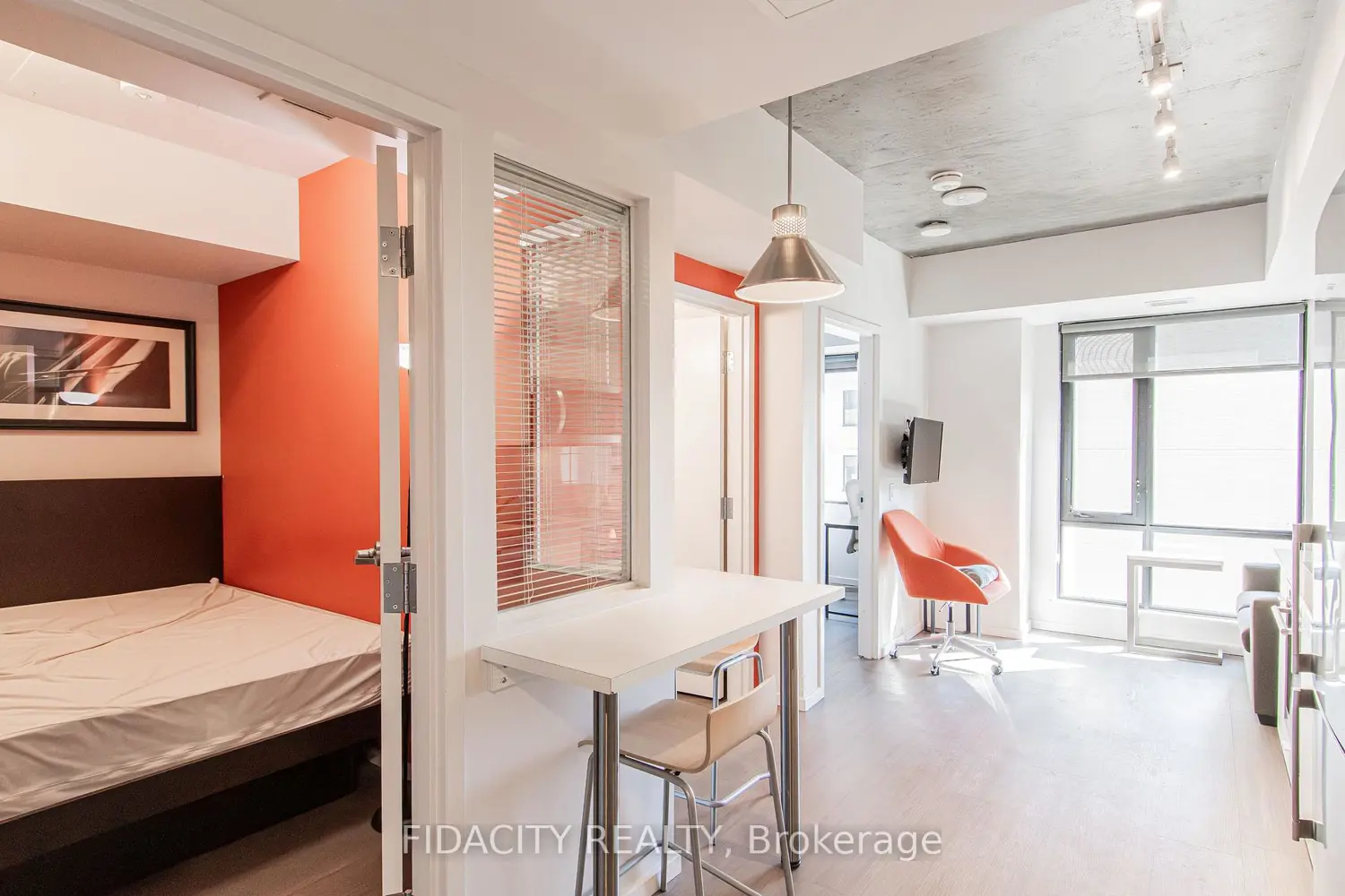 105 Champagne Avenue 2912 photo 5