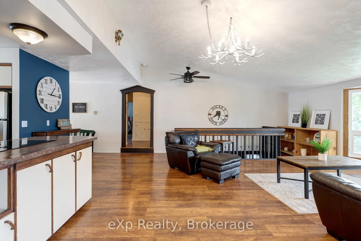 688A Prevost Road photo 2