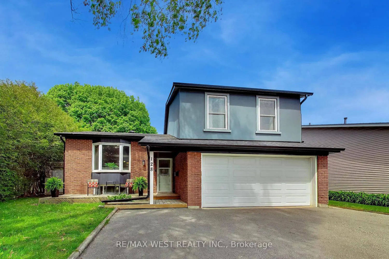 128 Roser Crescent