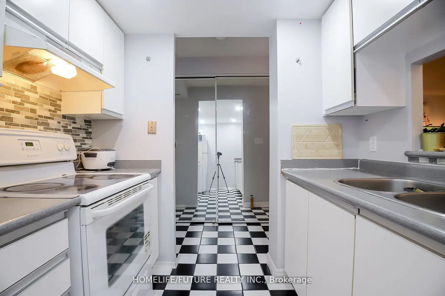 Additional image 19 of 2550 Lawrence Avenue 816