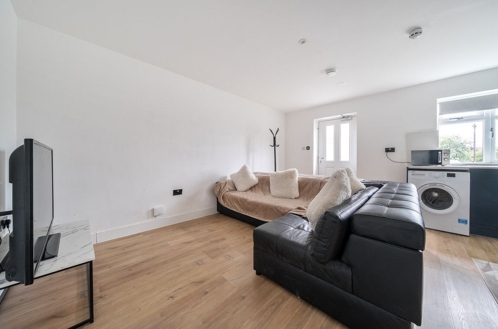 Additional image 3 of Property for saleHighlands Road, Fareham, Hampshire PO15