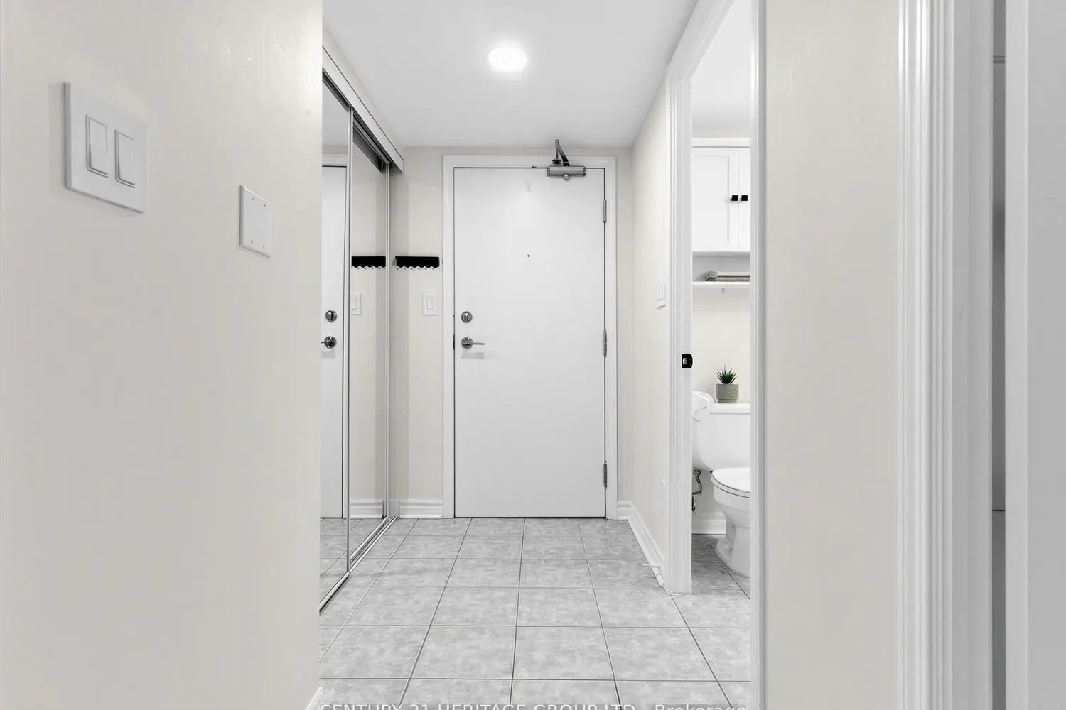 8 Rean Drive 703 photo 2