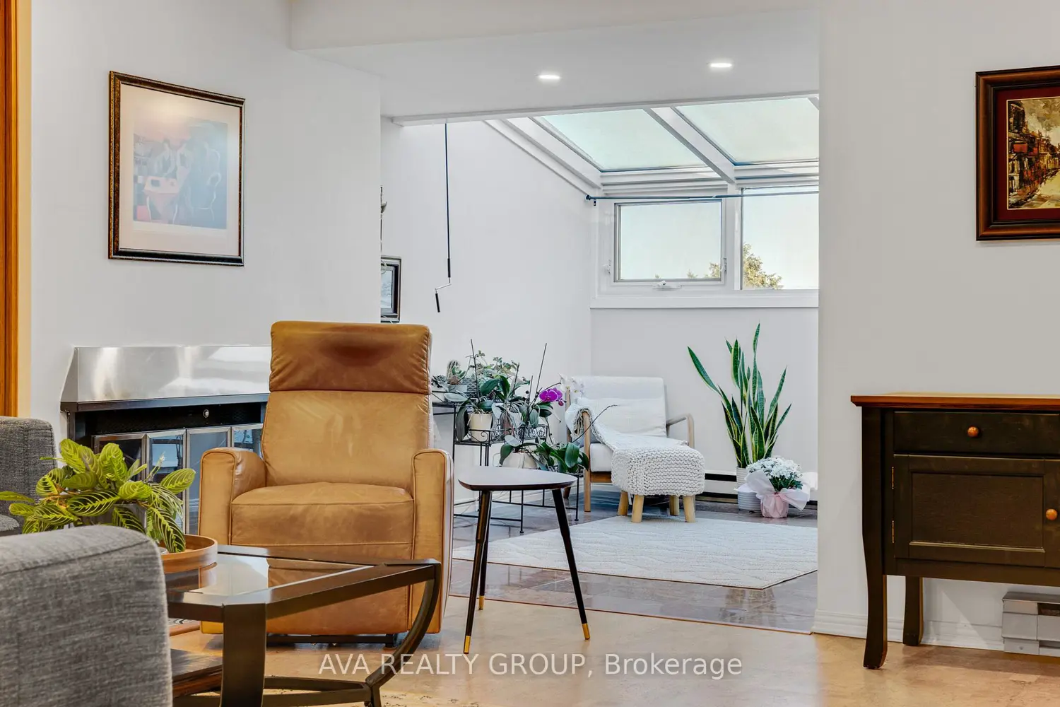 106 Stratas Court photo 3