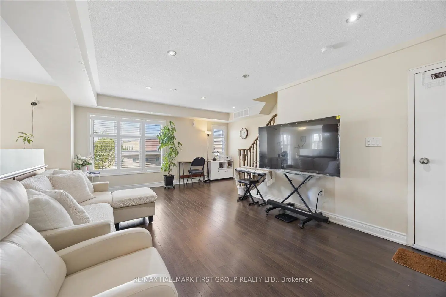 Additional image 4 of 2067 Bur Oak Avenue 3