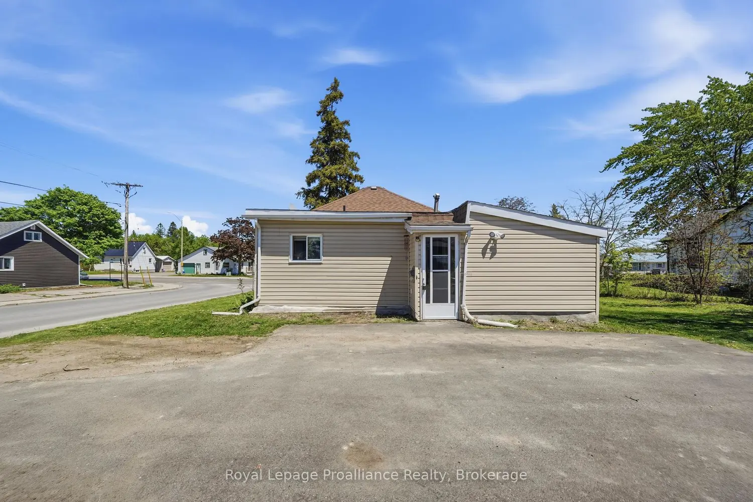 252 Sidney Street photo 3
