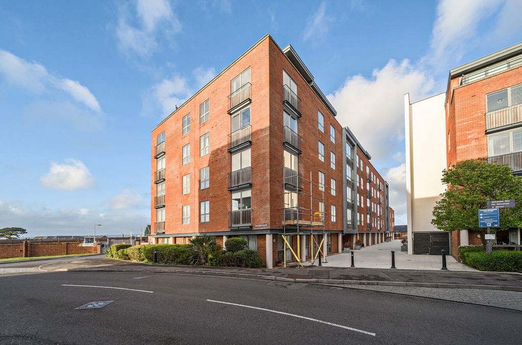 2 bed flat for saleWeevil Lane, Gosport, Hampshire PO12