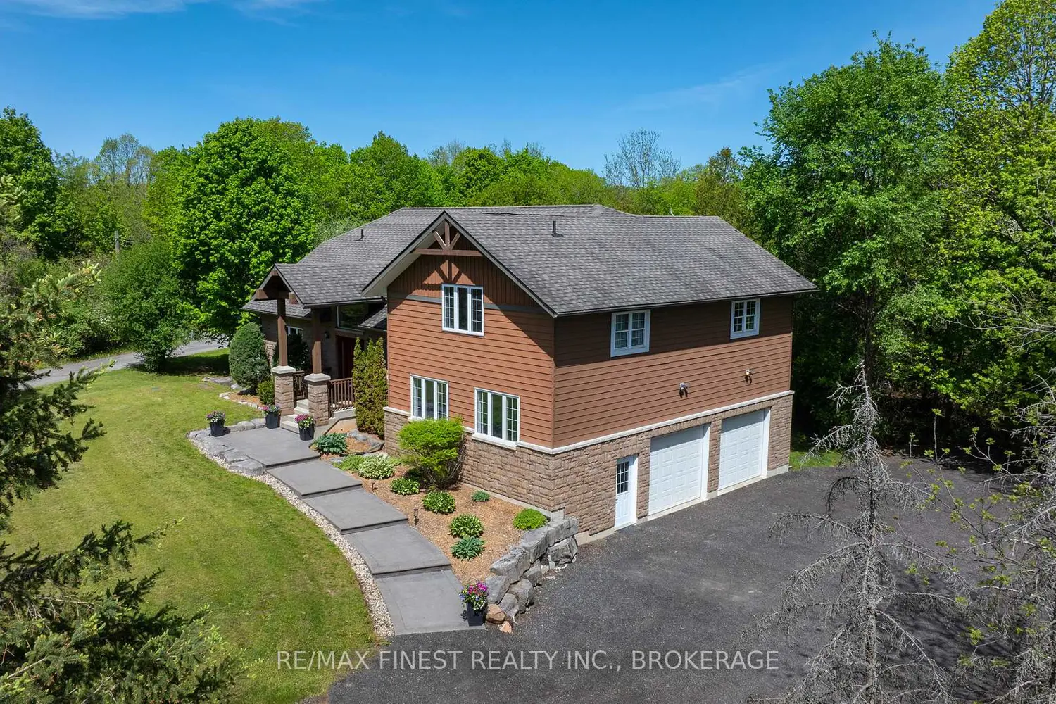 3031 Lakehead Road photo 2