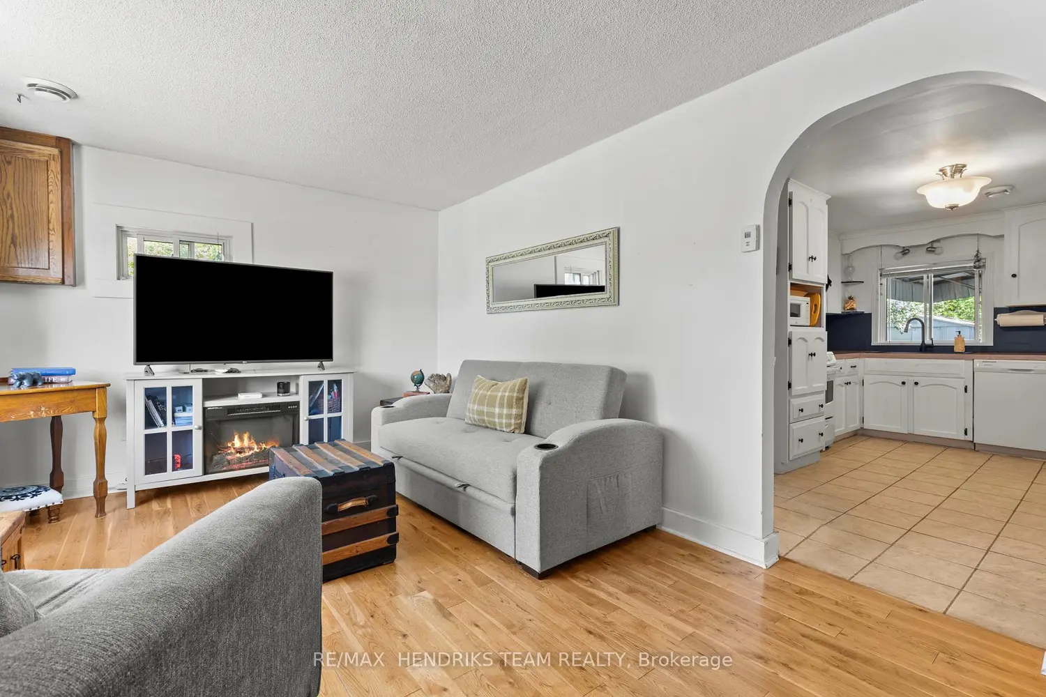 318 Aqueduct Street photo 4