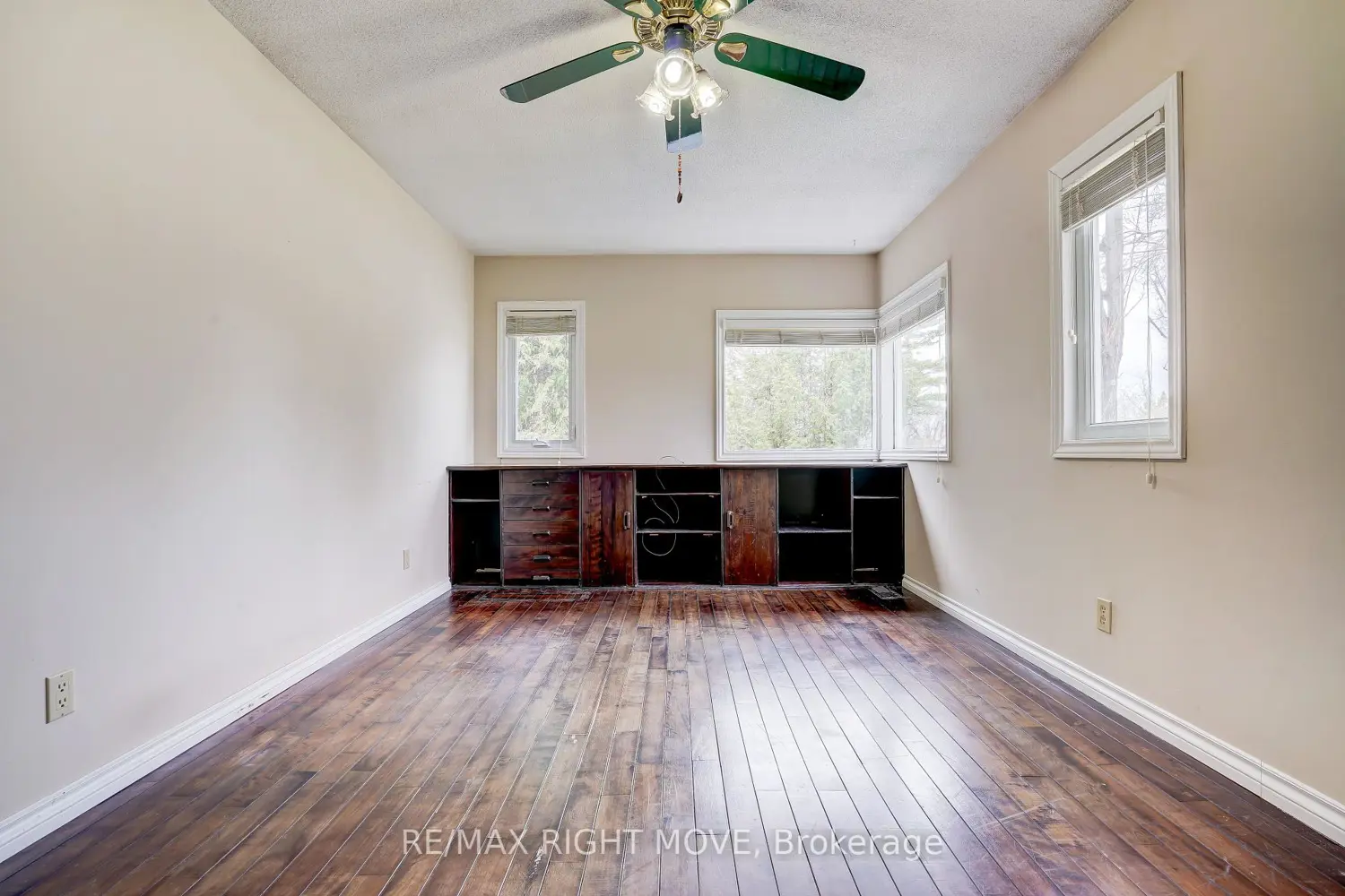 3391 Armand Avenue photo 5