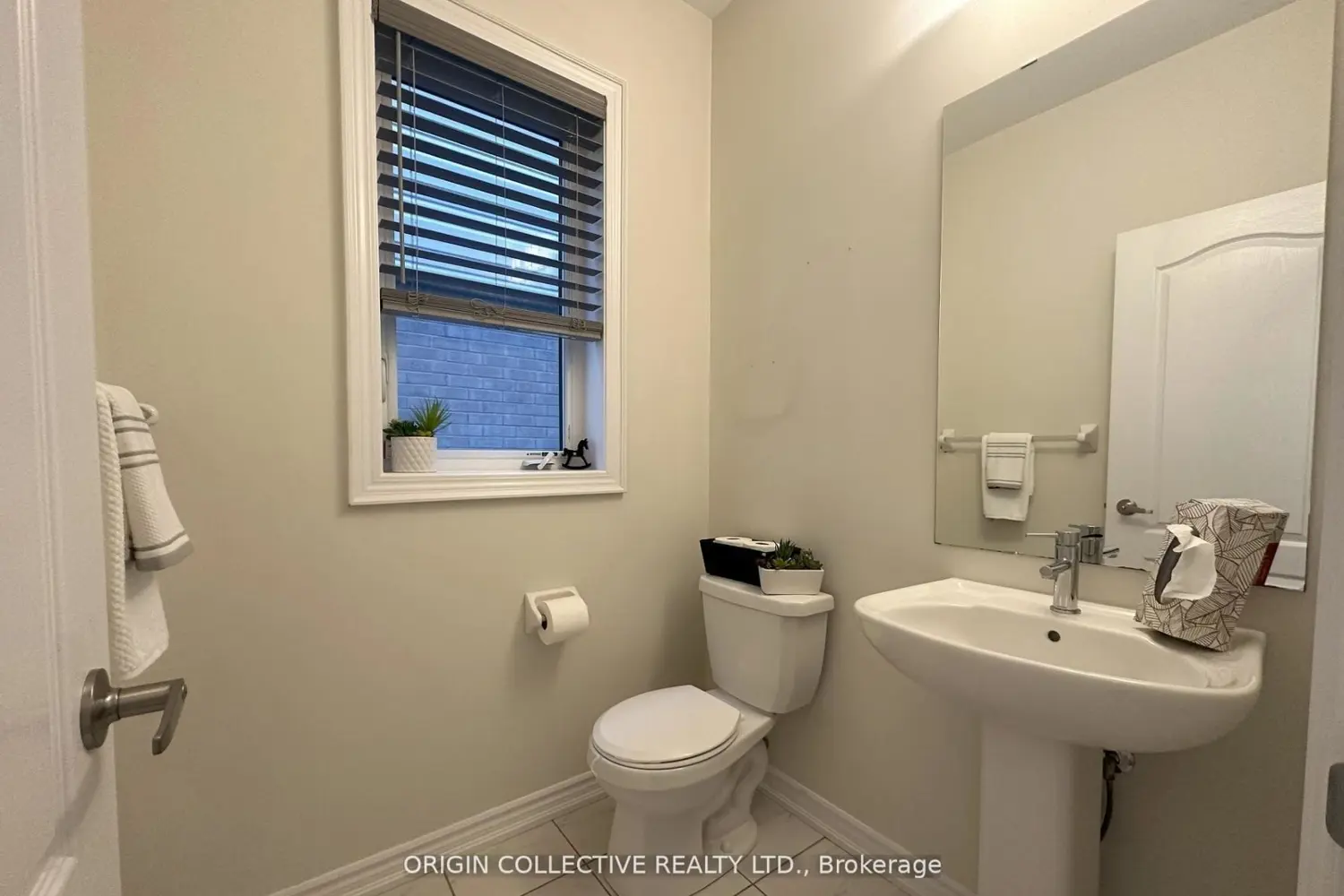 4 Amos Ave photo 4