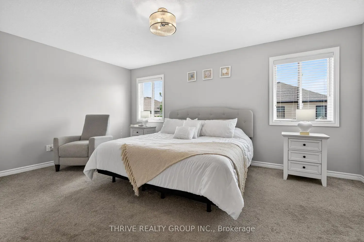 1296 Dyer Crescent photo 4