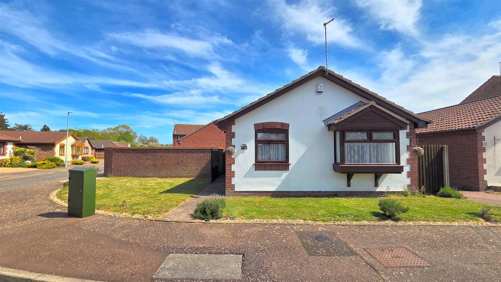 2 bed detached bungalow for saleWhimbrel Drive, Bradwell NR31