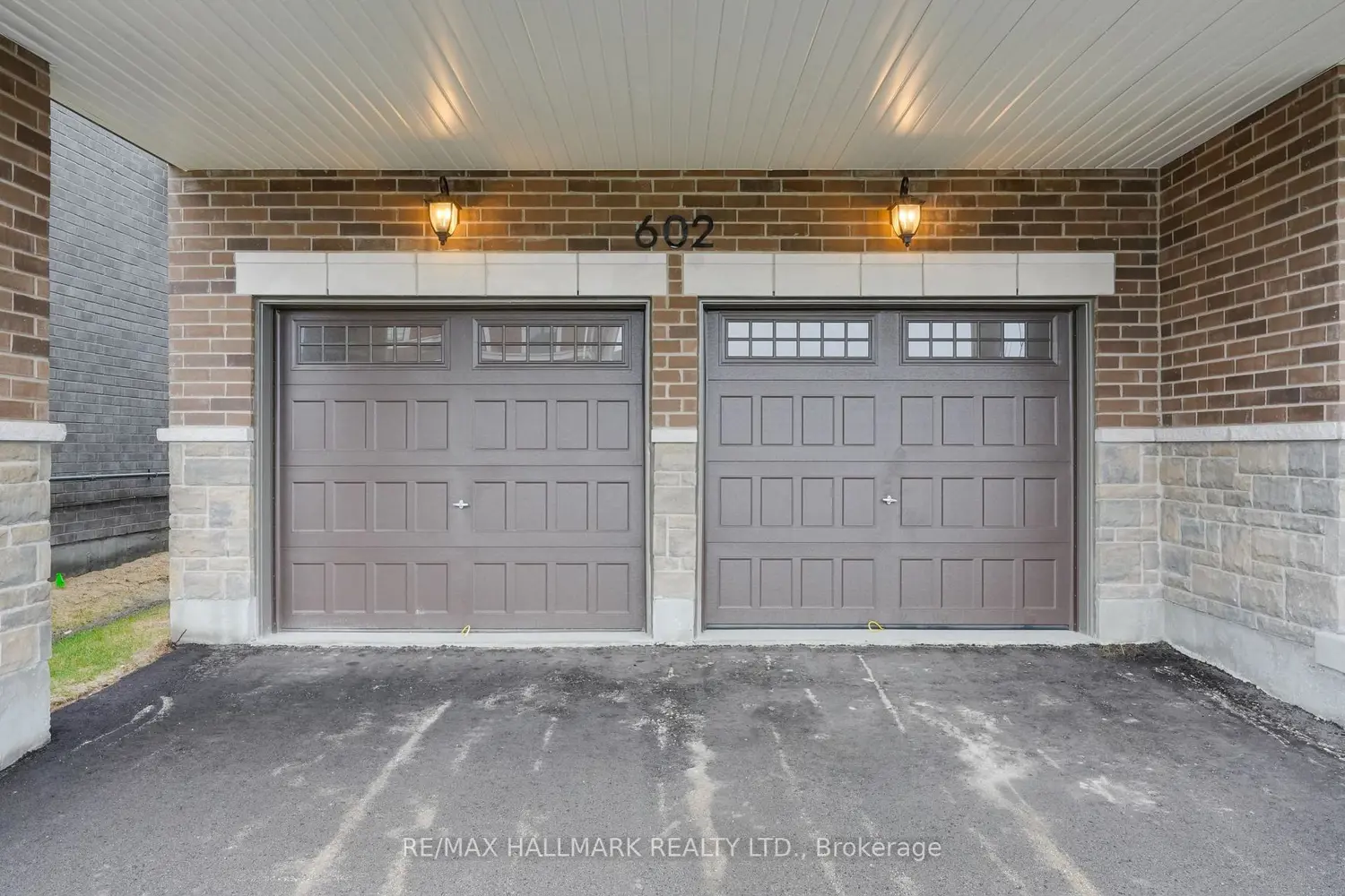 602 Newlove Street photo 2