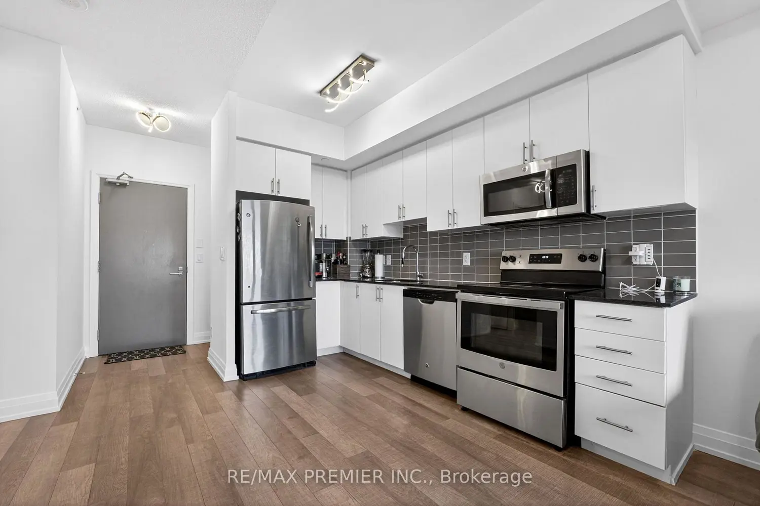 Additional image 5 of 7167 Yonge Street 608