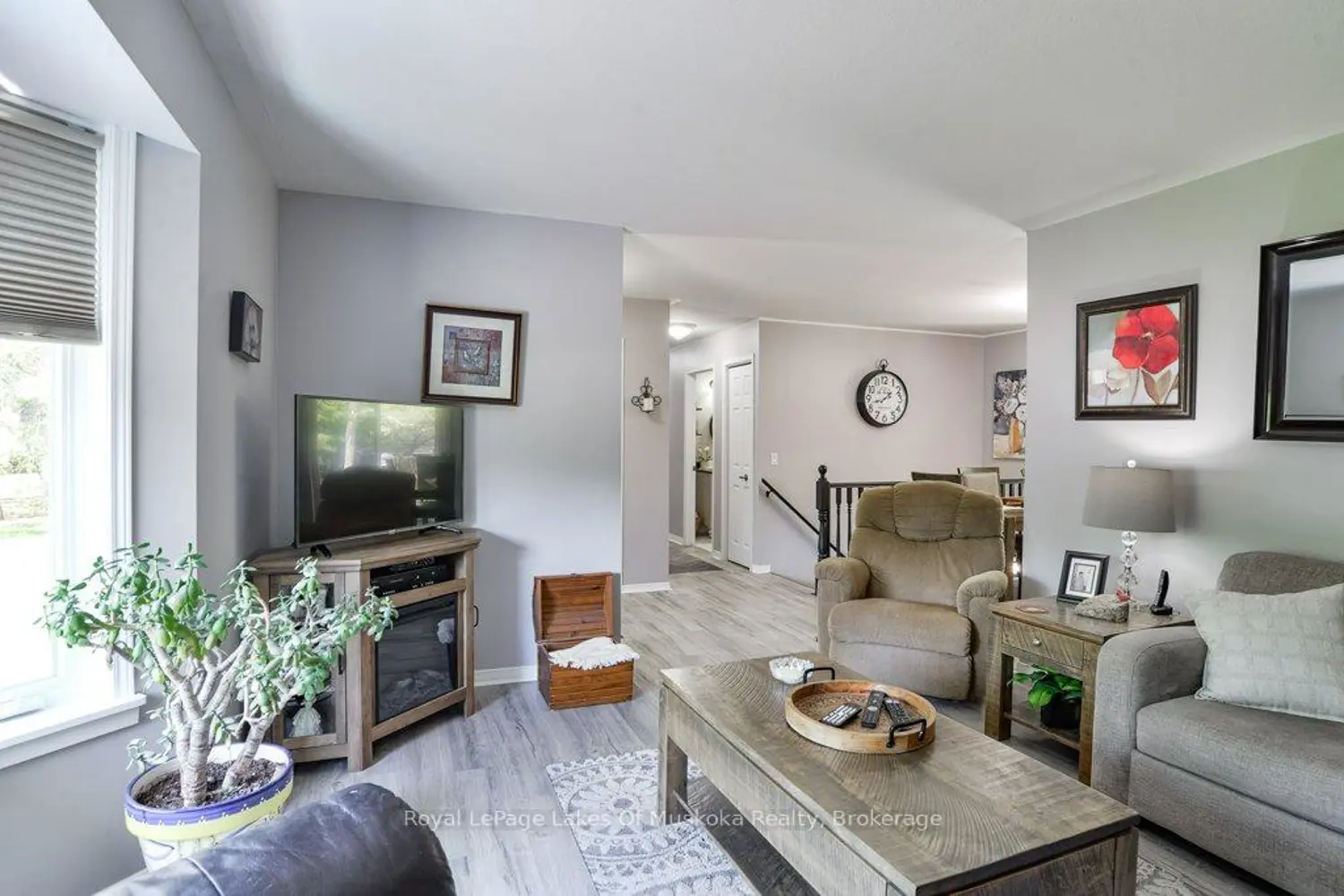 99 Glencairn Crescent photo 4
