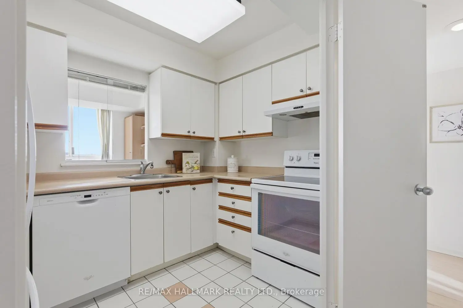 Additional image 6 of 21 Overlea Boulevard 1801