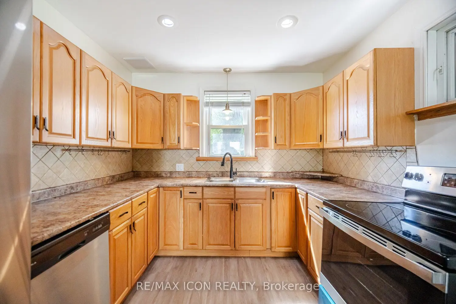 64 Sheldon Avenue photo 2