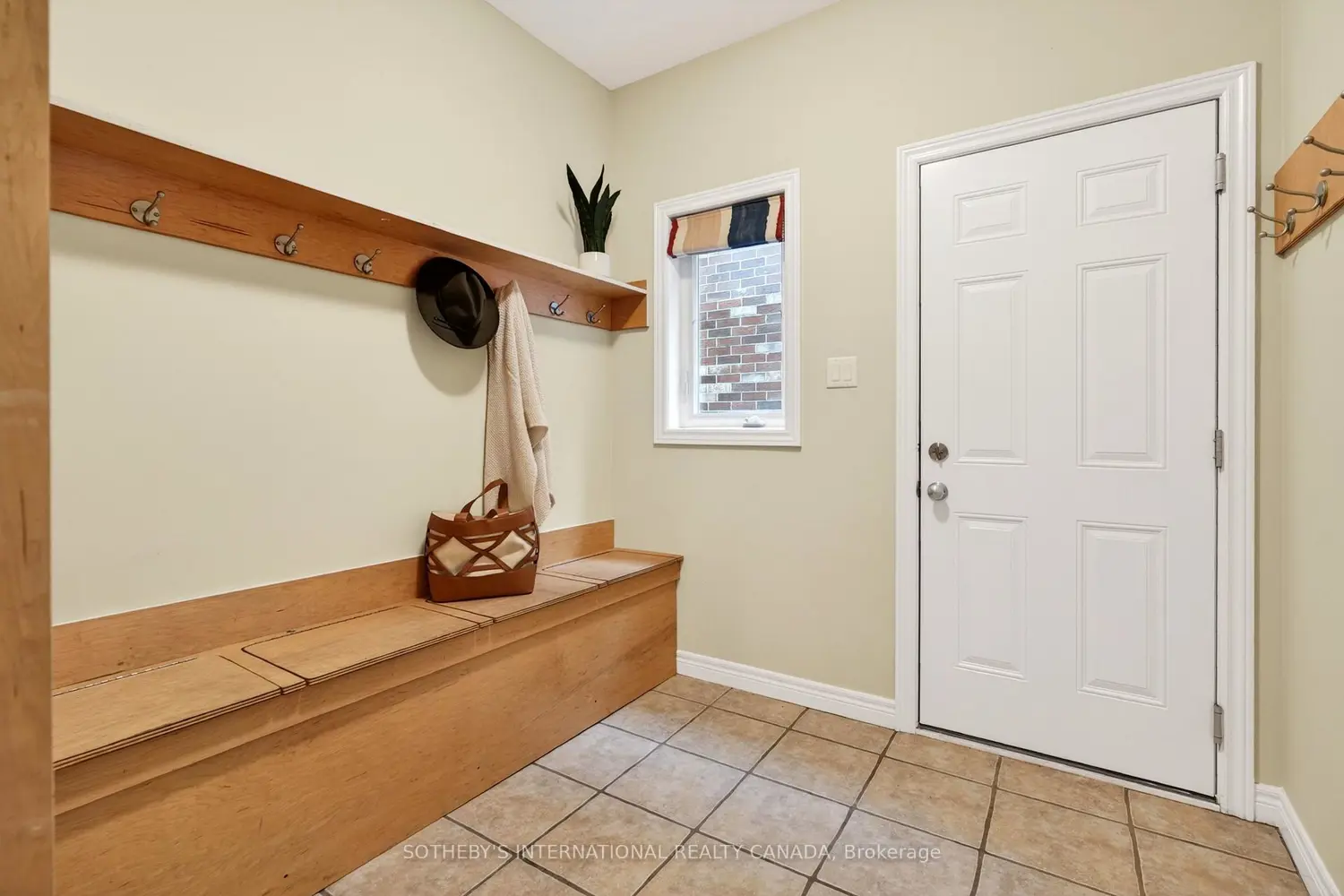 40 Maplevale Drive photo 5
