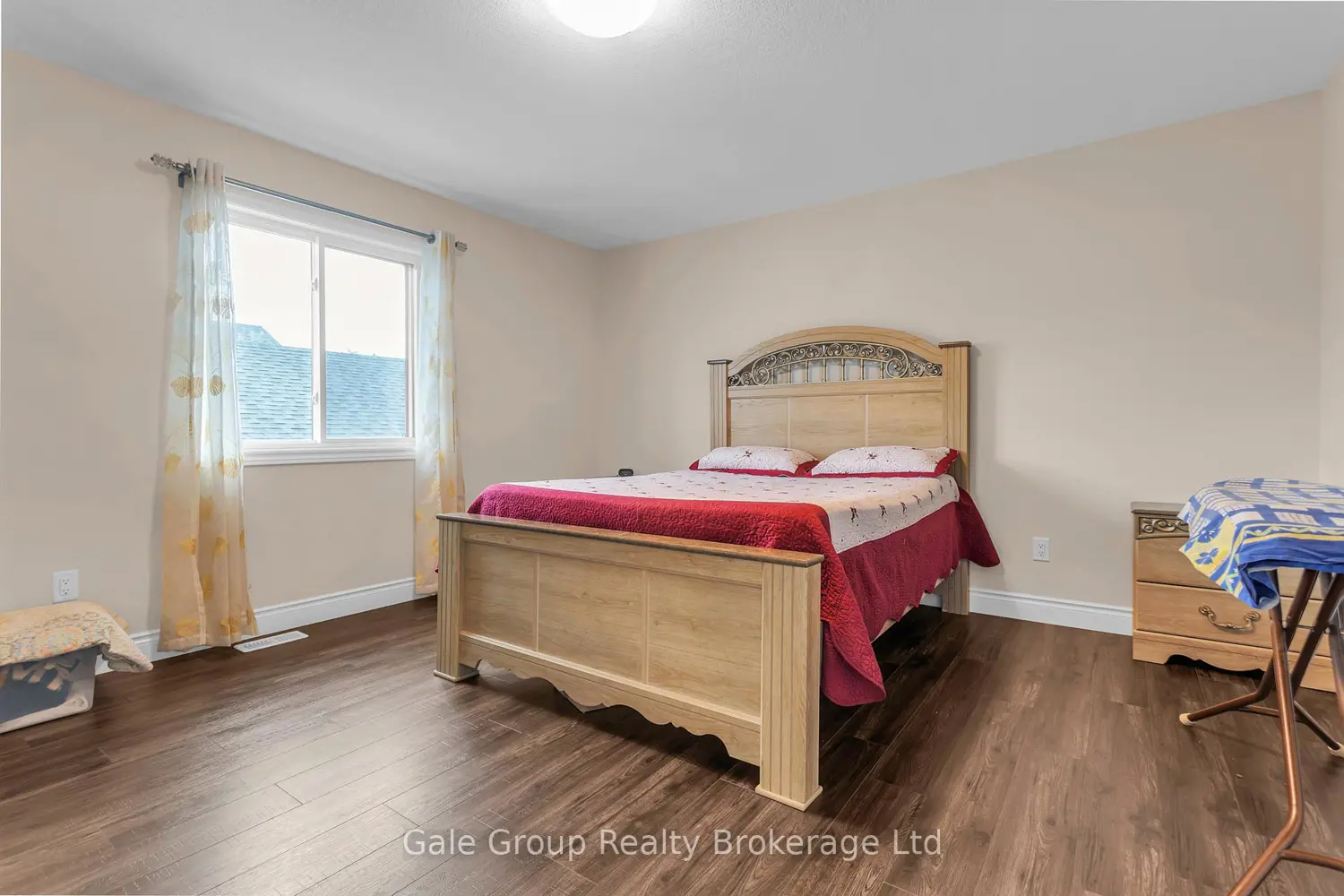 Additional image 11 of 48 Cash Crescent