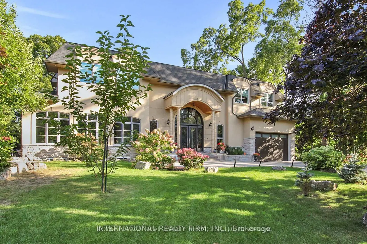 1286 Cambridge Drive