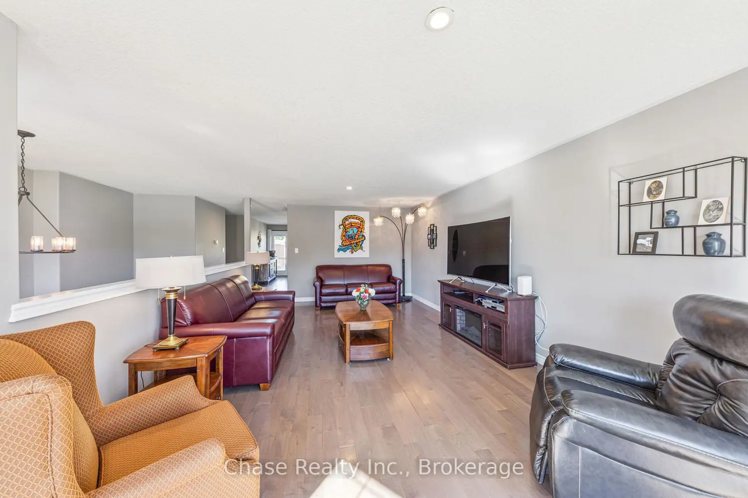 18 St. Amant Road photo 2