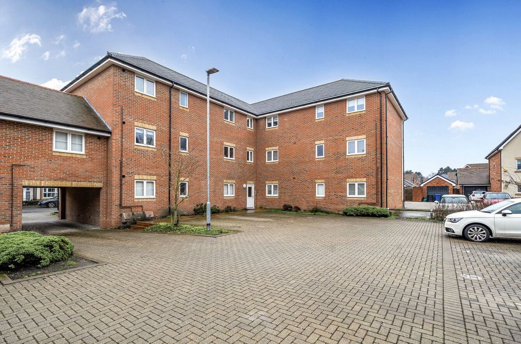 Additional image 11 of 2 bed flat for saleHurst Avenue, Blackwater, Camberley GU17