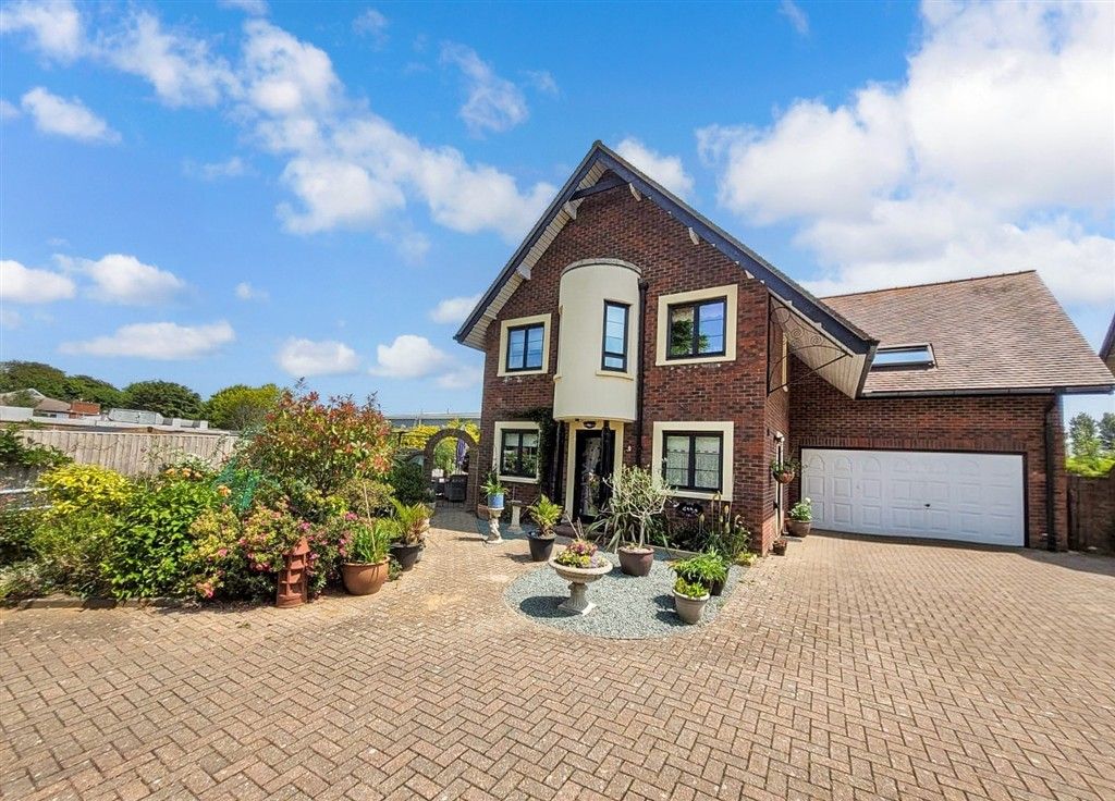 Additional image 2 of 4 bed detached house for saleLime Tree Court, Freshwater, Isle Of Wight PO40