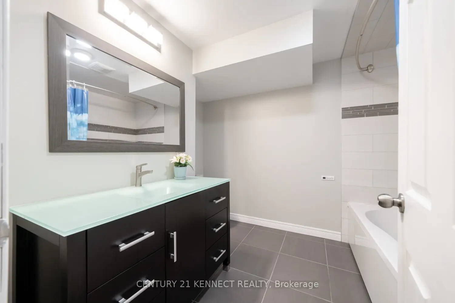 Additional image 19 of 805 Playter Crescent