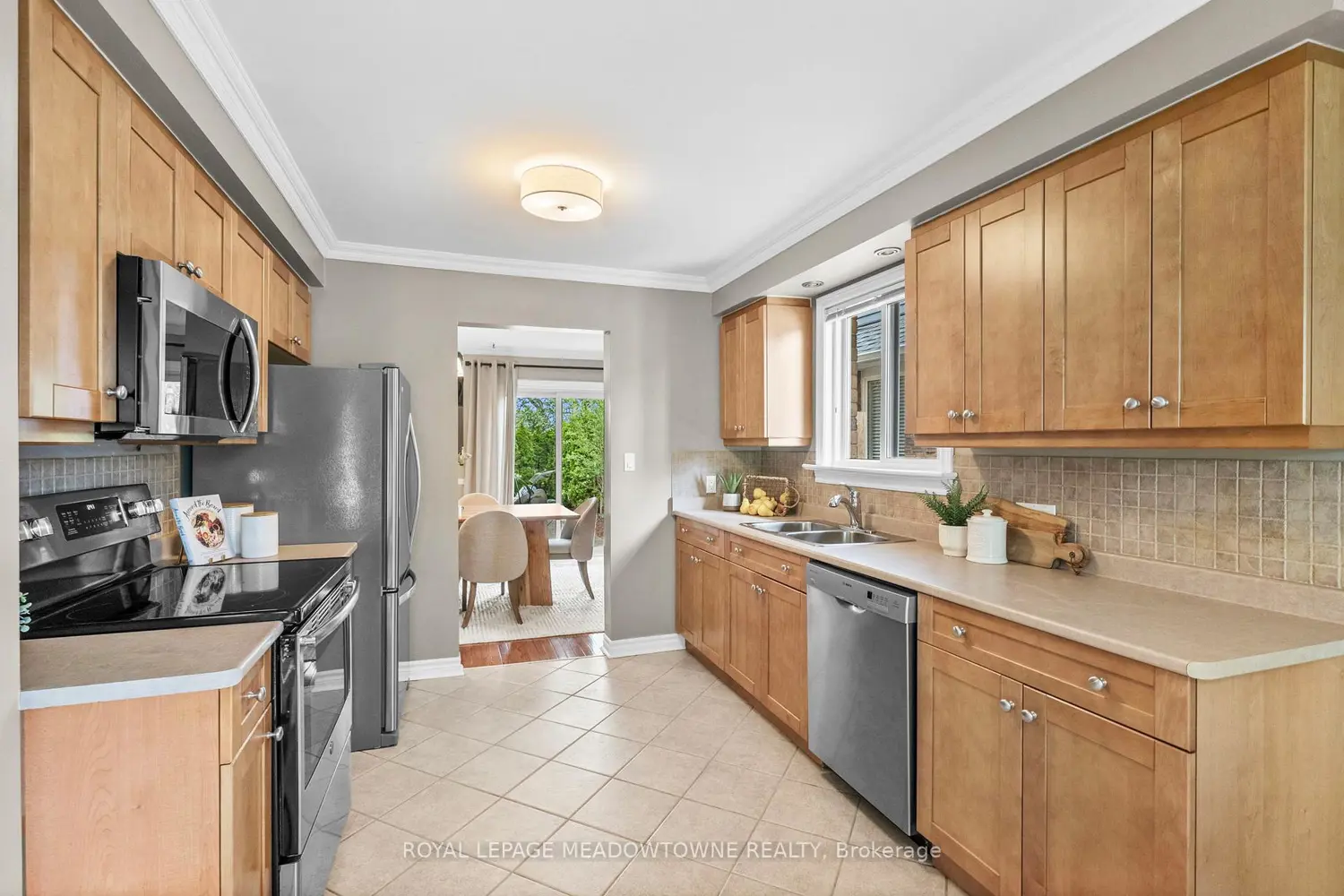 105 Laurier Avenue photo 3