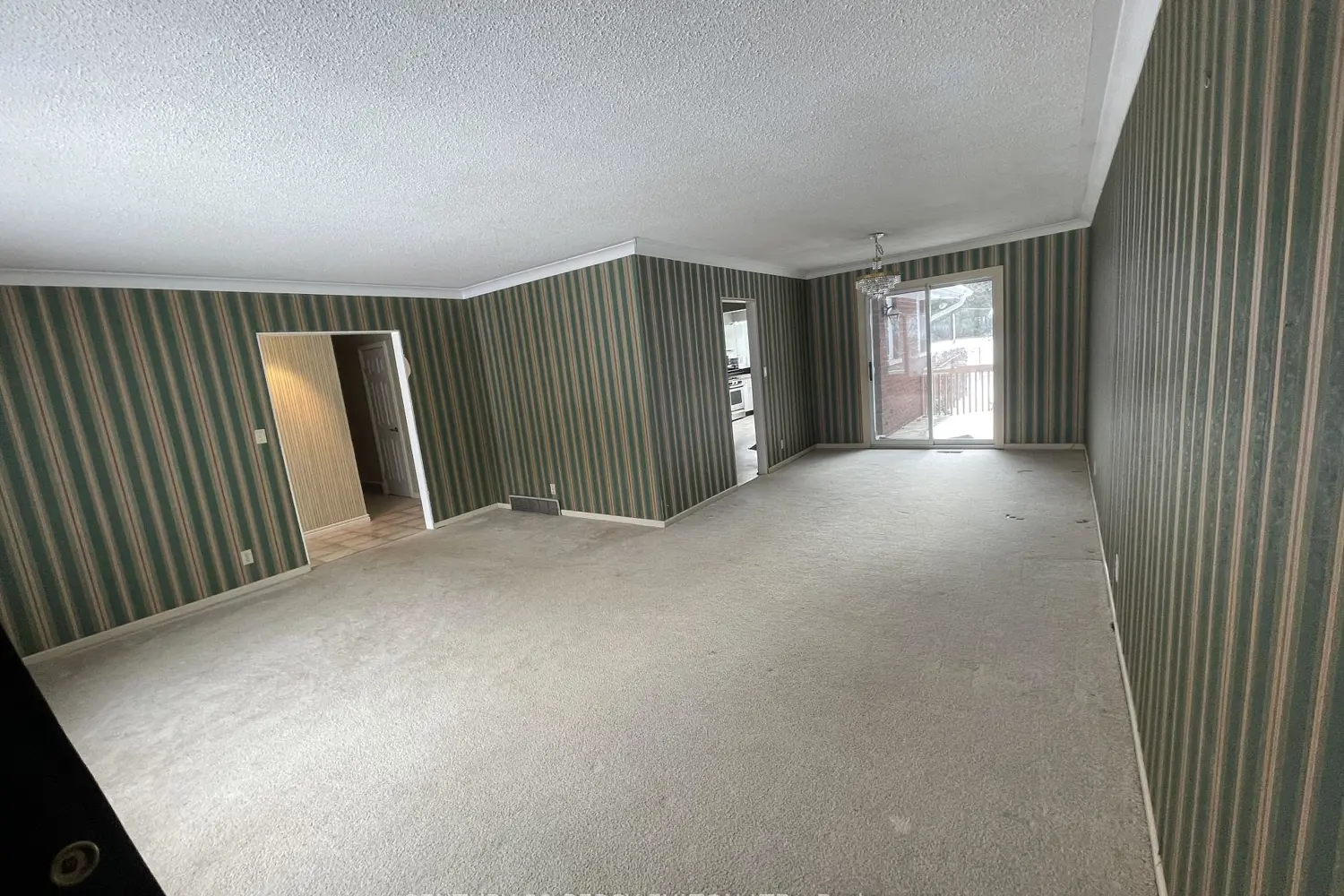 10208 Tenth Line photo 3
