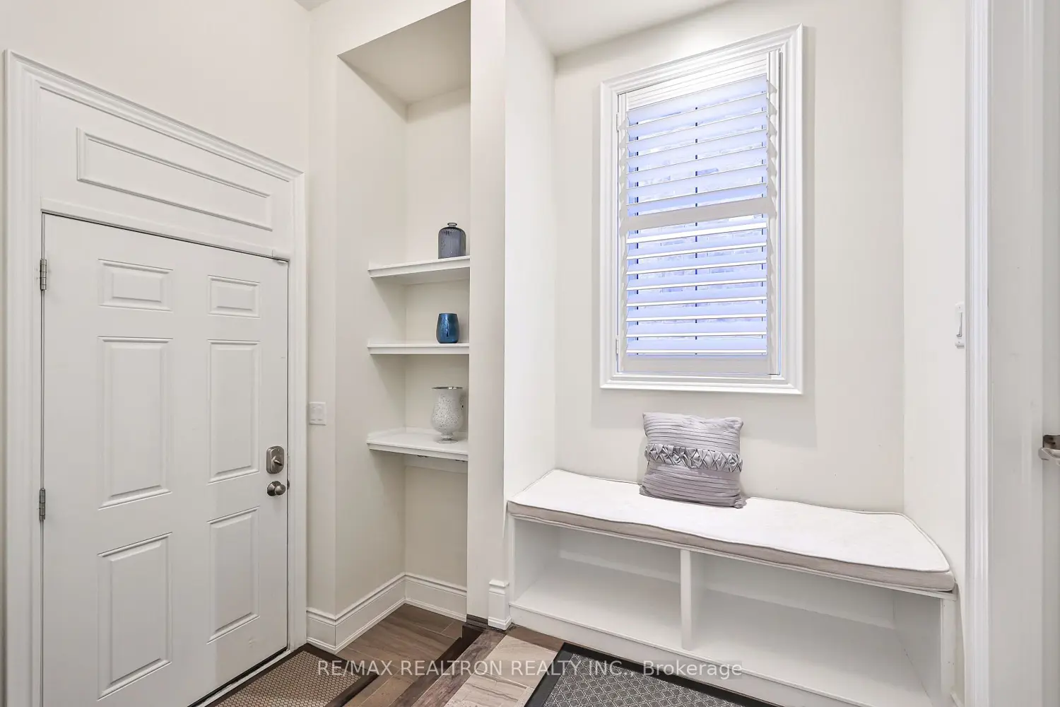 63 Cairns Gate photo 4