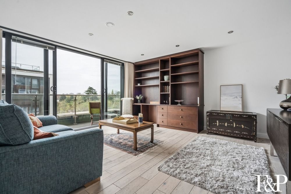Additional image 7 of 2 bed flat for saleStation Road, Gerrards Cross SL9