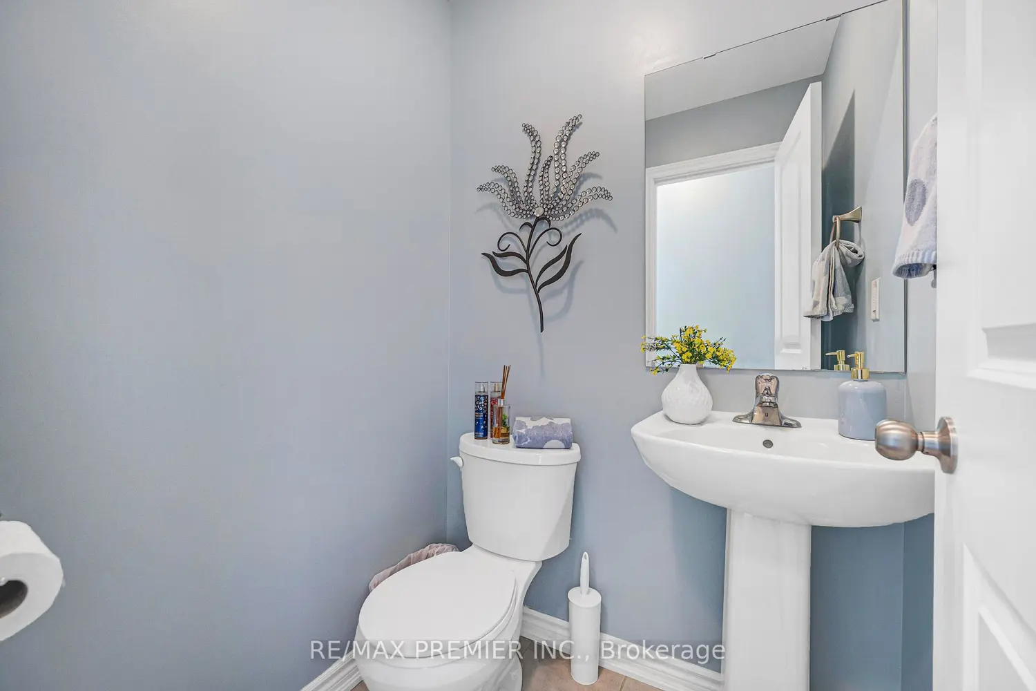 55 Singhampton Road photo 2