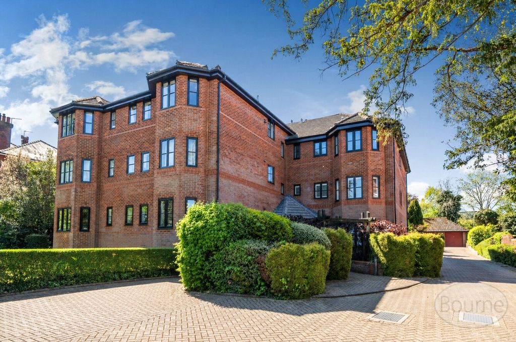 2 bed flat for saleAlbury Road, Guildford, Surrey GU1