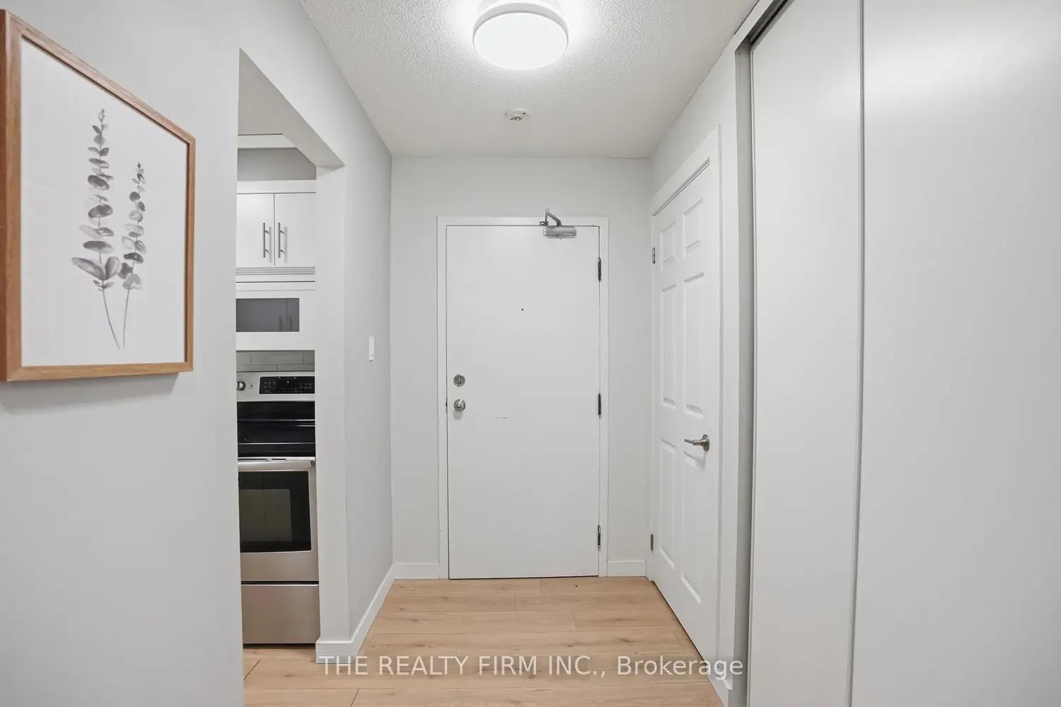 735 Deveron Crescent 310 photo 3