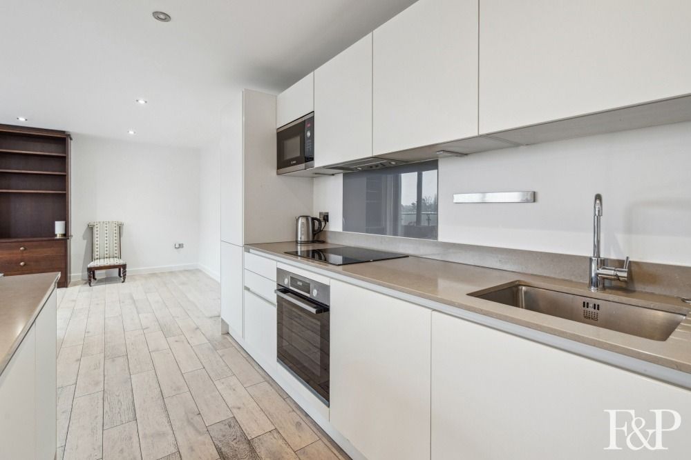 Additional image 5 of 2 bed flat for saleStation Road, Gerrards Cross SL9