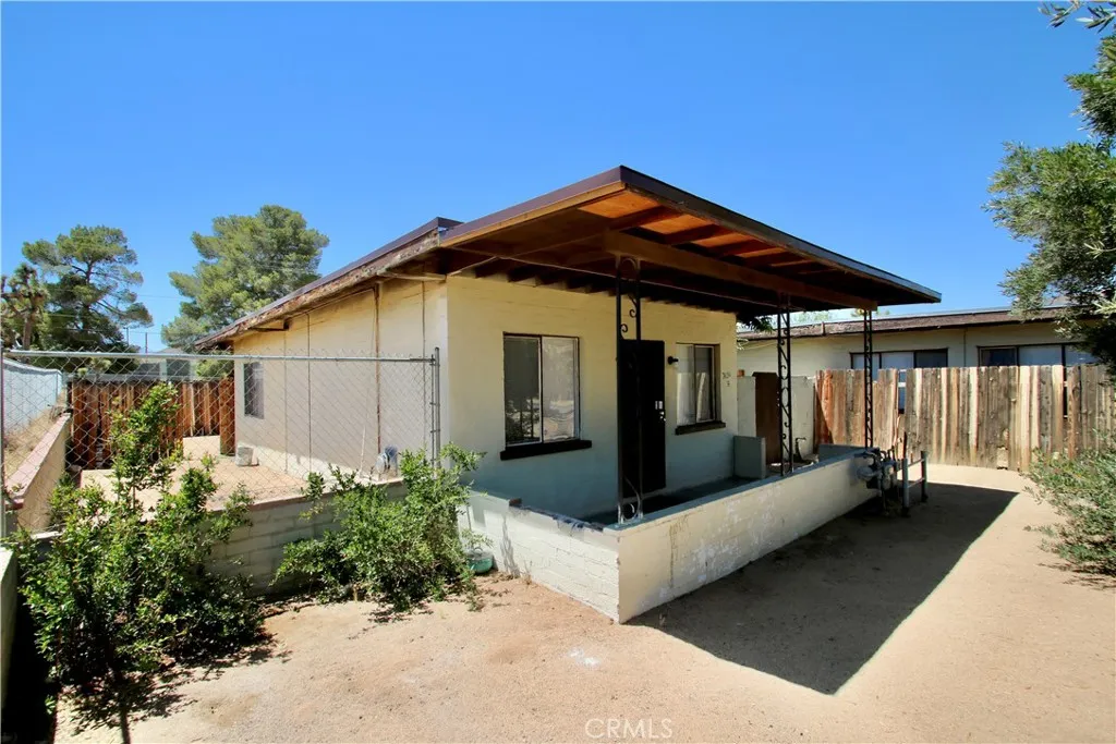 7634 Fox A & B Trl, Yucca Valley, CA 92284 photo 2
