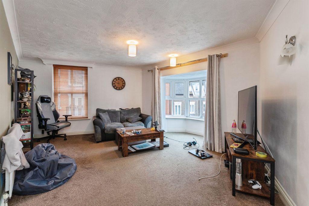 Additional image 4 of 2 bed flat for saleRiverside Place, Fordingbridge SP6