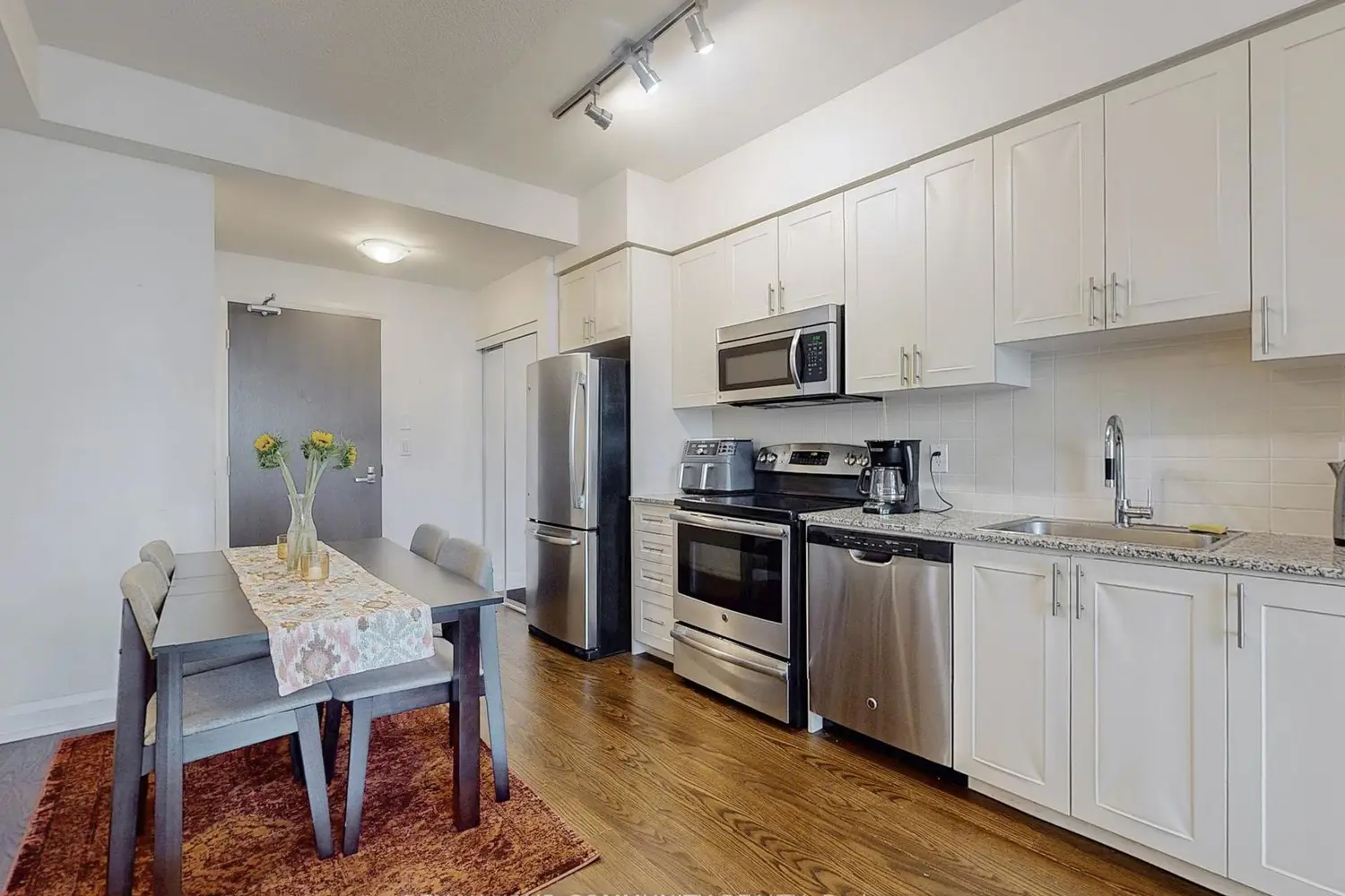 Additional image 5 of 7161 Yonge Street 522