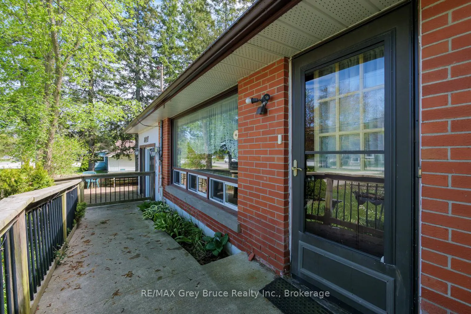 515 Princess Street photo 3