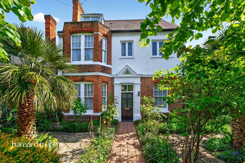 7 bed detached house for saleHanworth Road, Feltham TW13