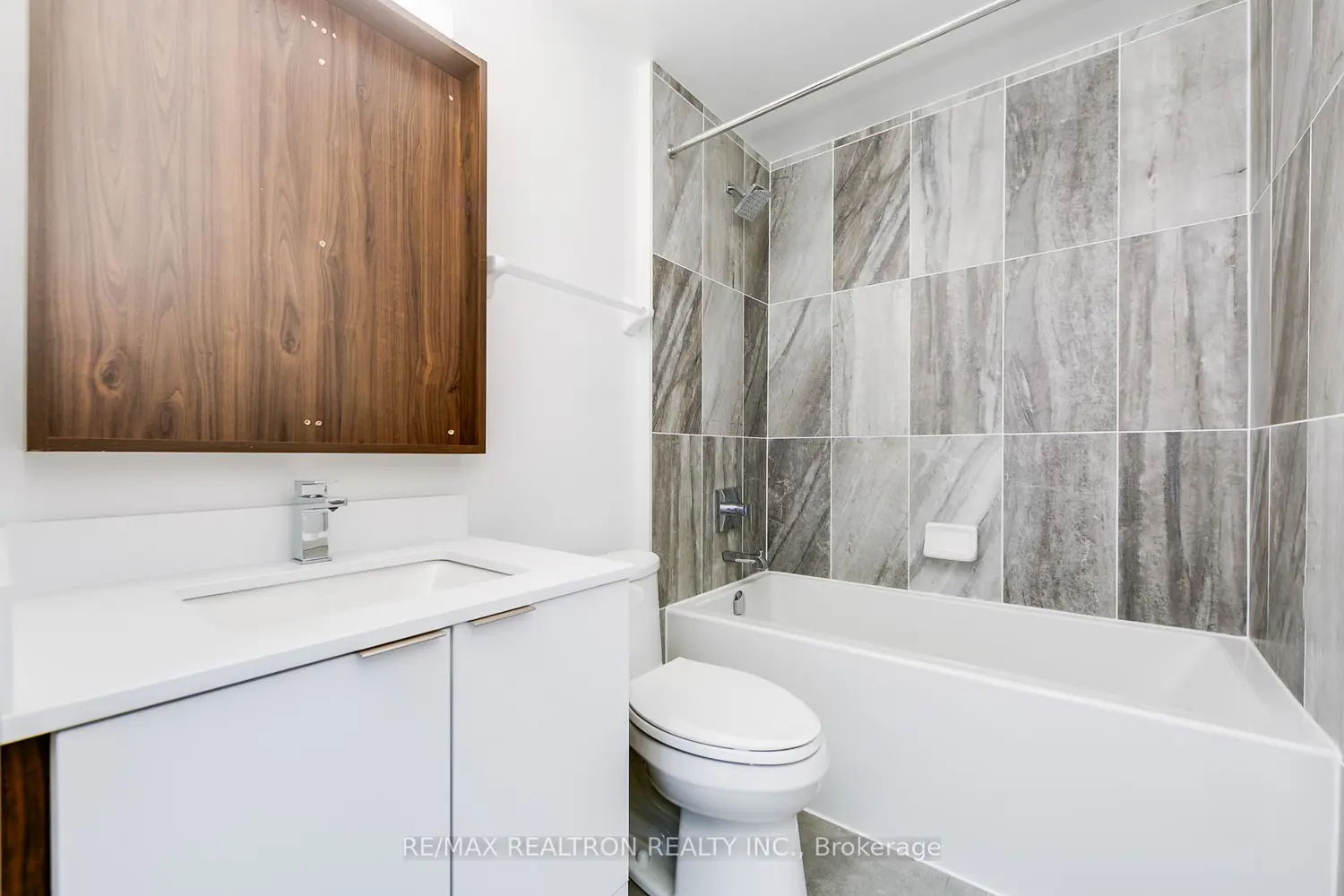 Additional image 14 of 543 Richmond Street 1402