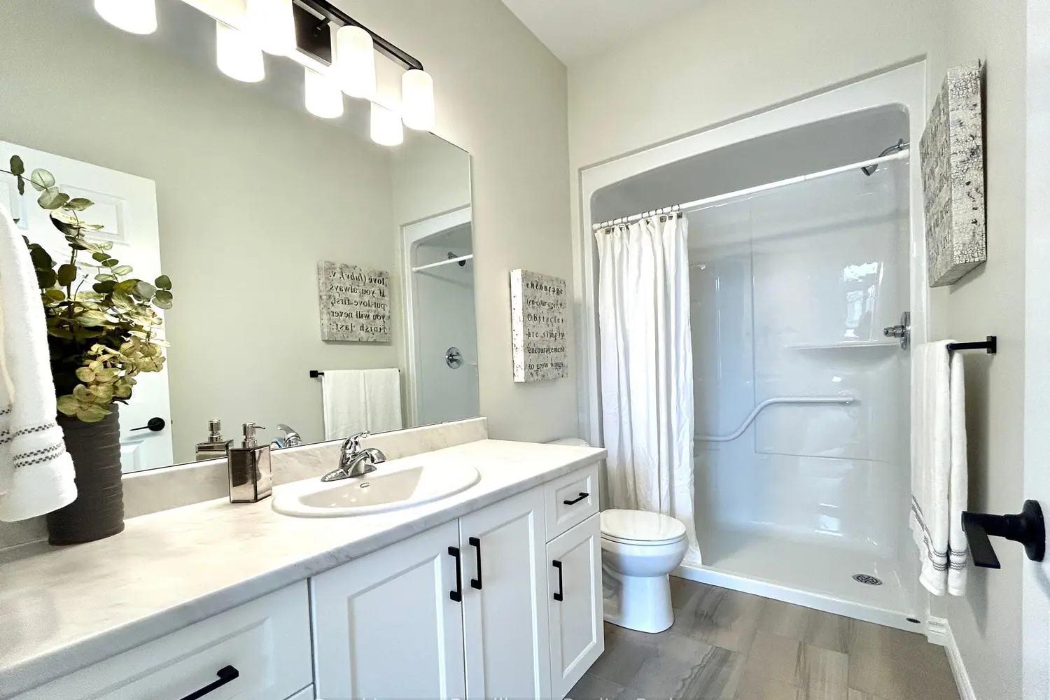 35 Athabaska Drive photo 4