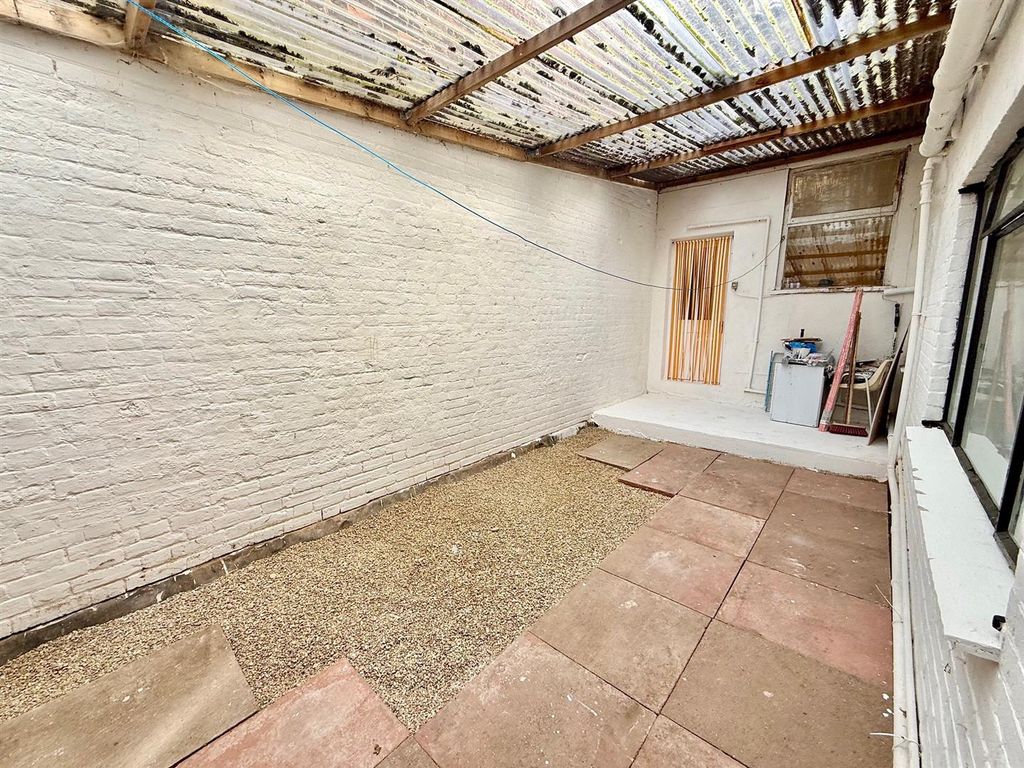 Additional image 8 of 4 bed flat for saleRegent Road, Great Yarmouth NR30