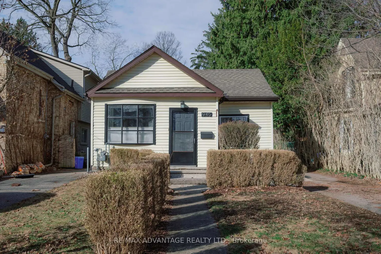 945 Colborne Street photo 2